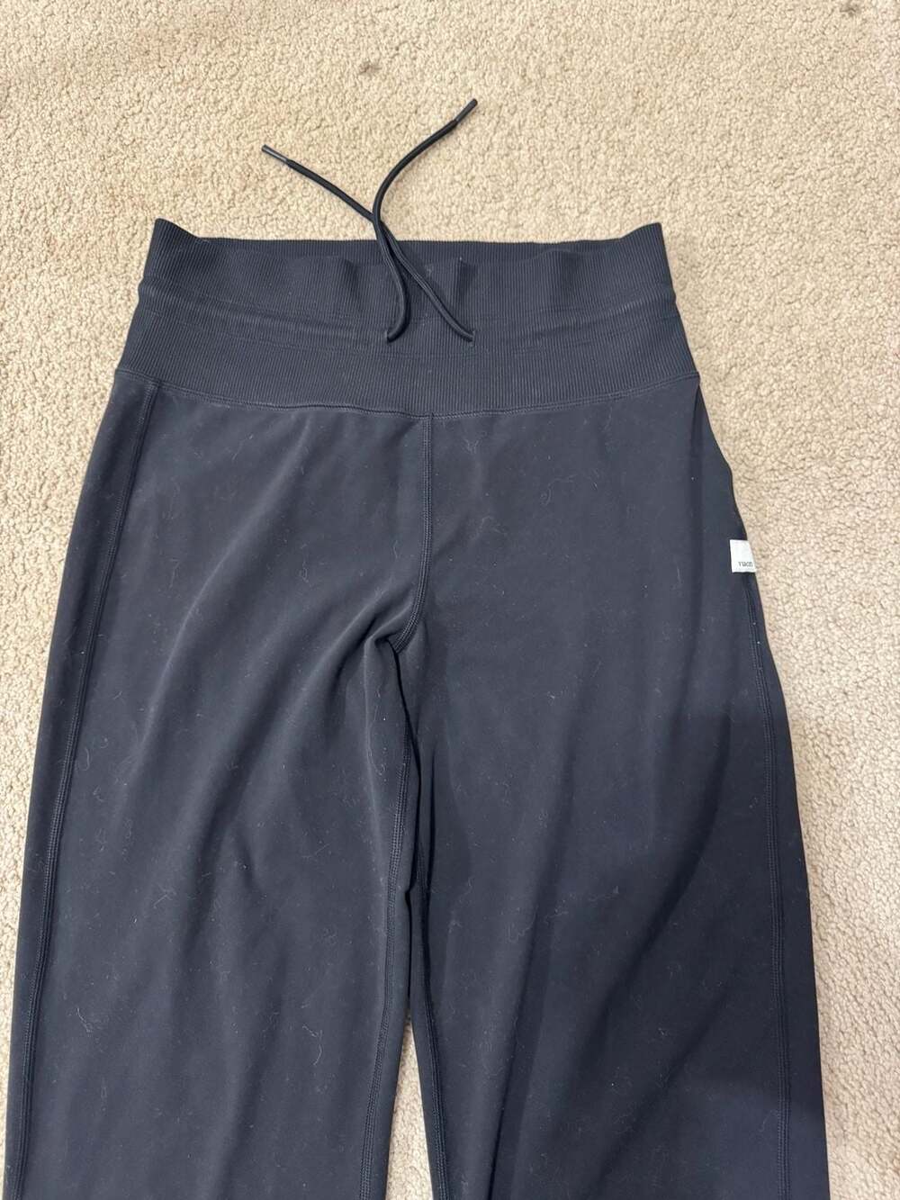 Vuori black high-waisted performance joggers with ribbed waistband and cuffs - Picture 3 of 11